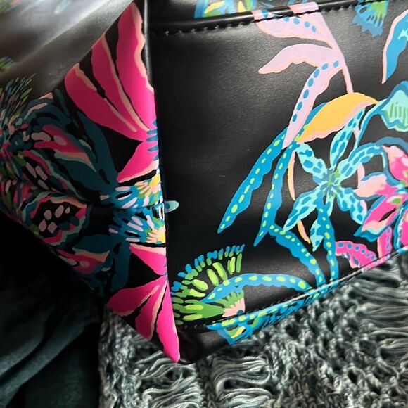 NWT: Lilly Pulitzer Meena Tote Onyx Paradise Glow Engineered Tote$178 - Picture 14 of 14